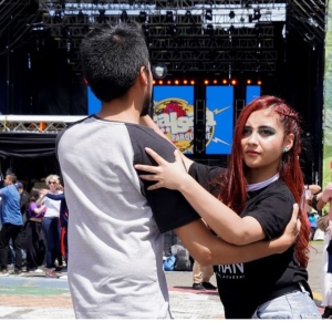 Fotografía de Salsa al Parque - Público bailando