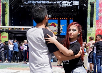 Fotografía de Salsa al Parque - Público bailando